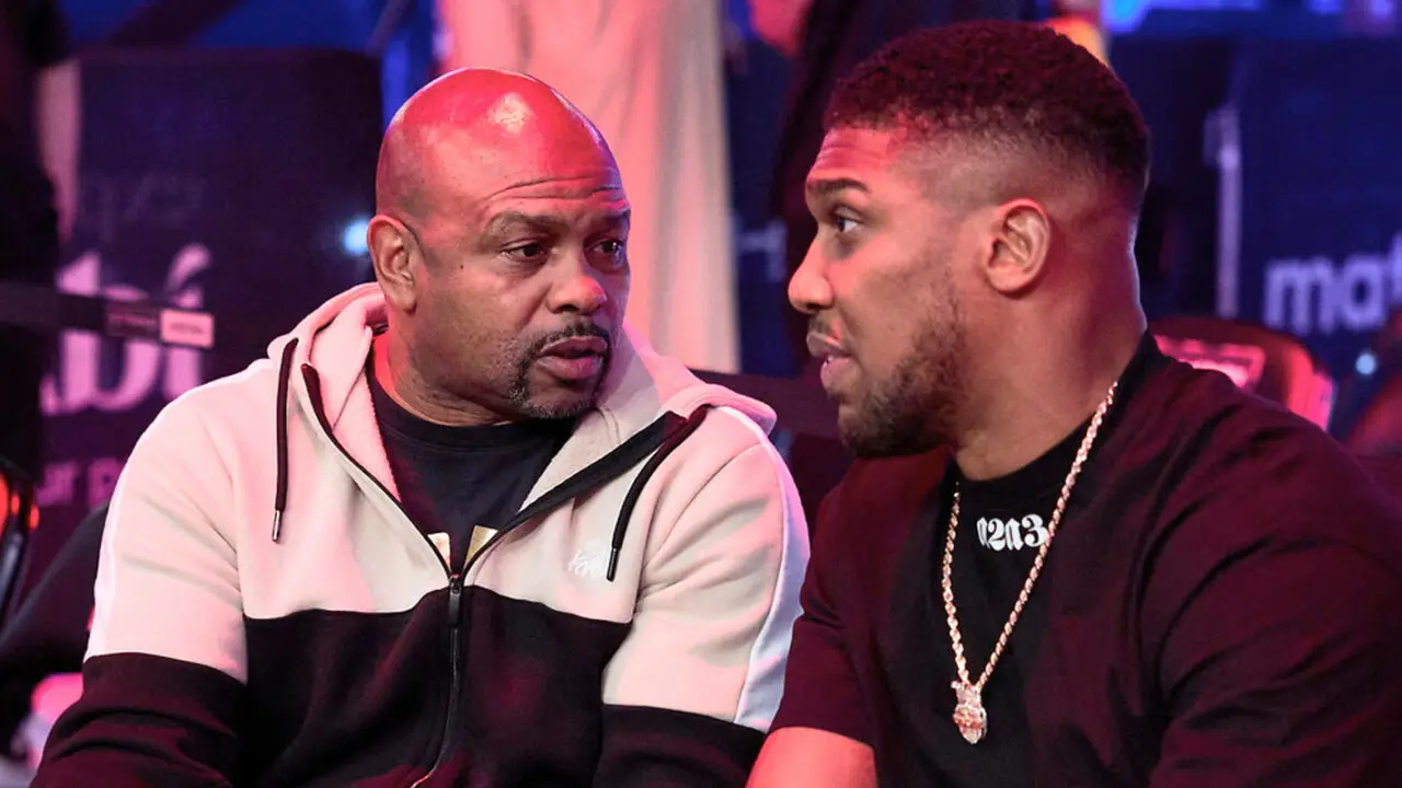 Roy Jones Says Anthony Joshua Would Be 'Stupid' To Face Rival: "Who Thinks  He Can Win?"