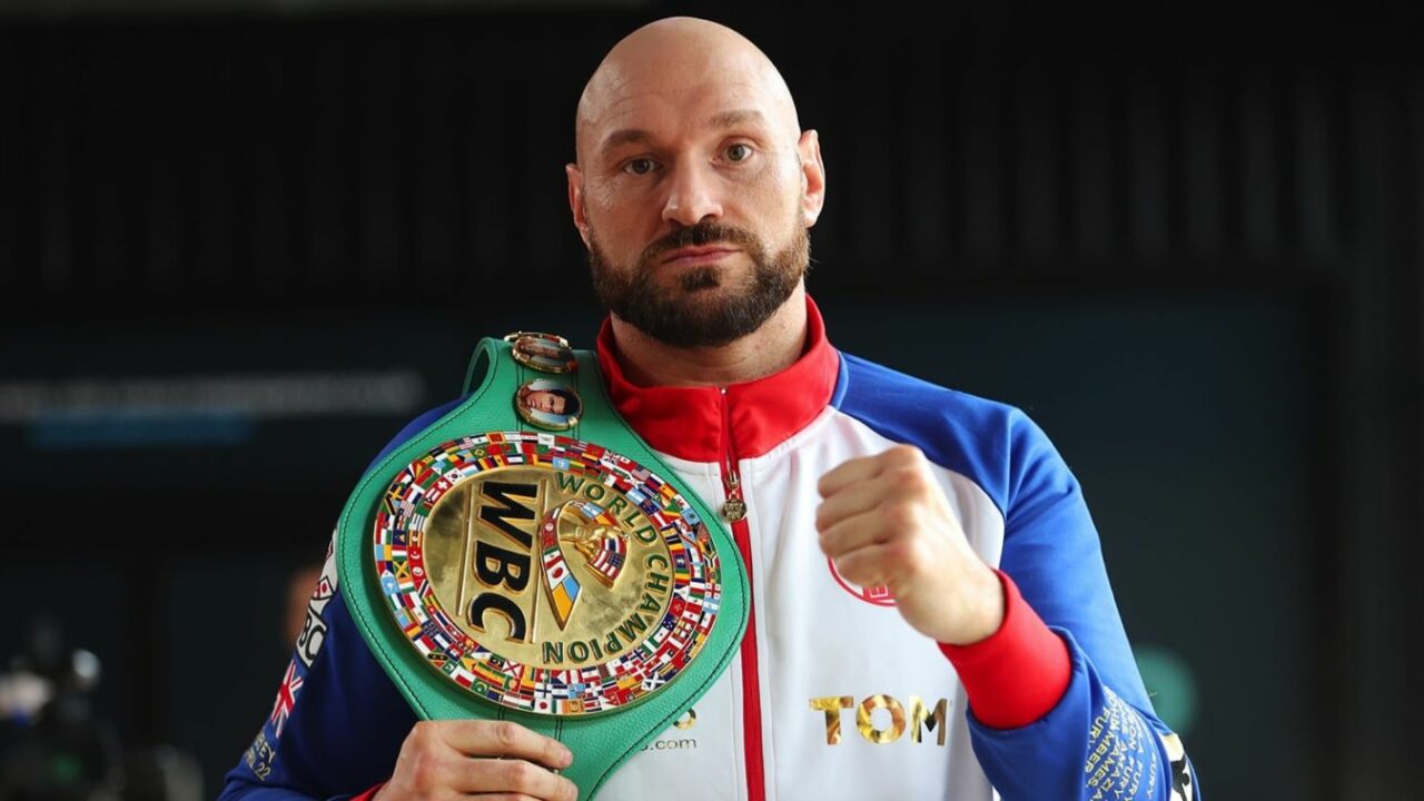 Tyson Fury reacts to UFC Pereira vs. Rountree fight