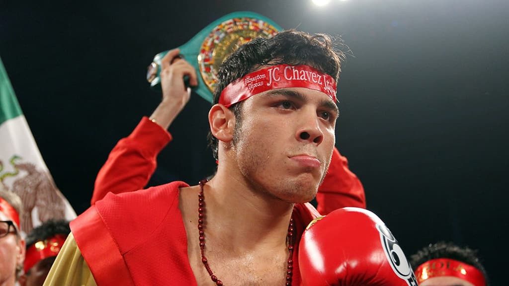 Coach Beristain thinks Chavez Jr should continue his career