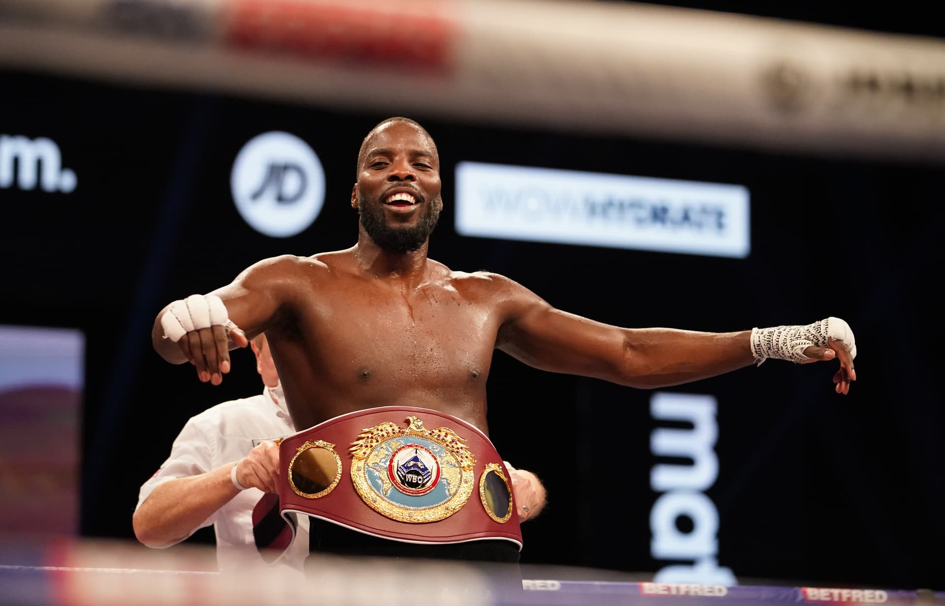 Okolie claims WBO cruiser crown with Glowacki demolition